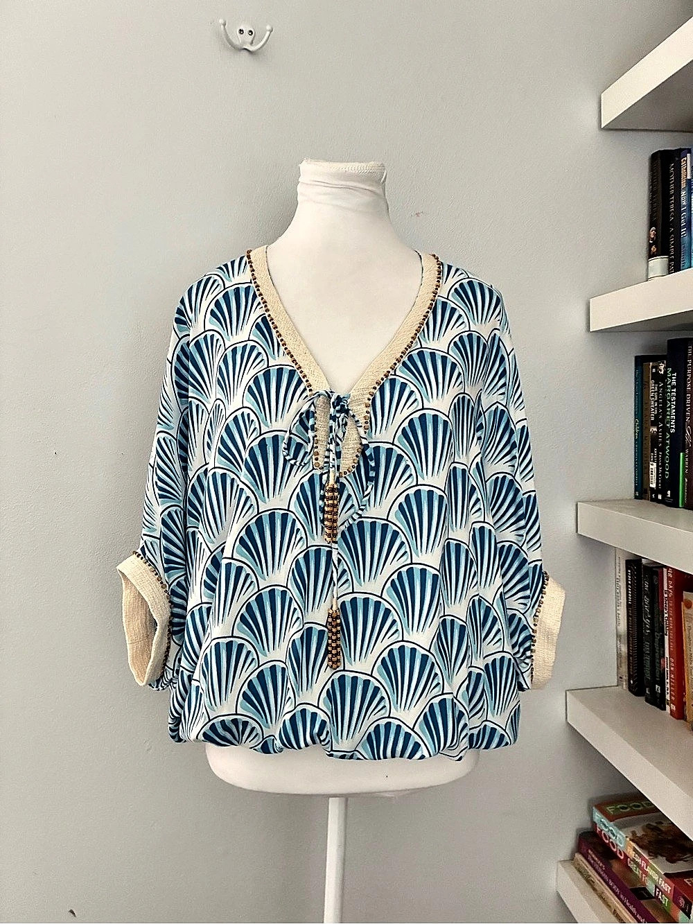 Boheme by Skemo Geometric Boho Blouse in Blue & White Size Small